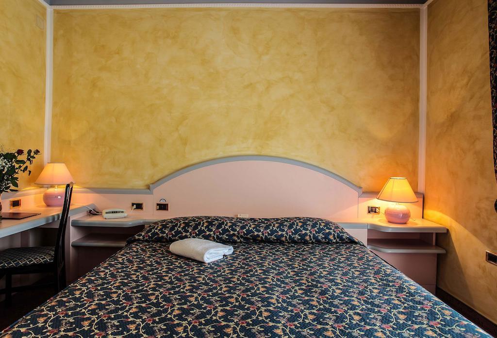 Hotel Grazia Deledda Σάσαρι Δωμάτιο φωτογραφία