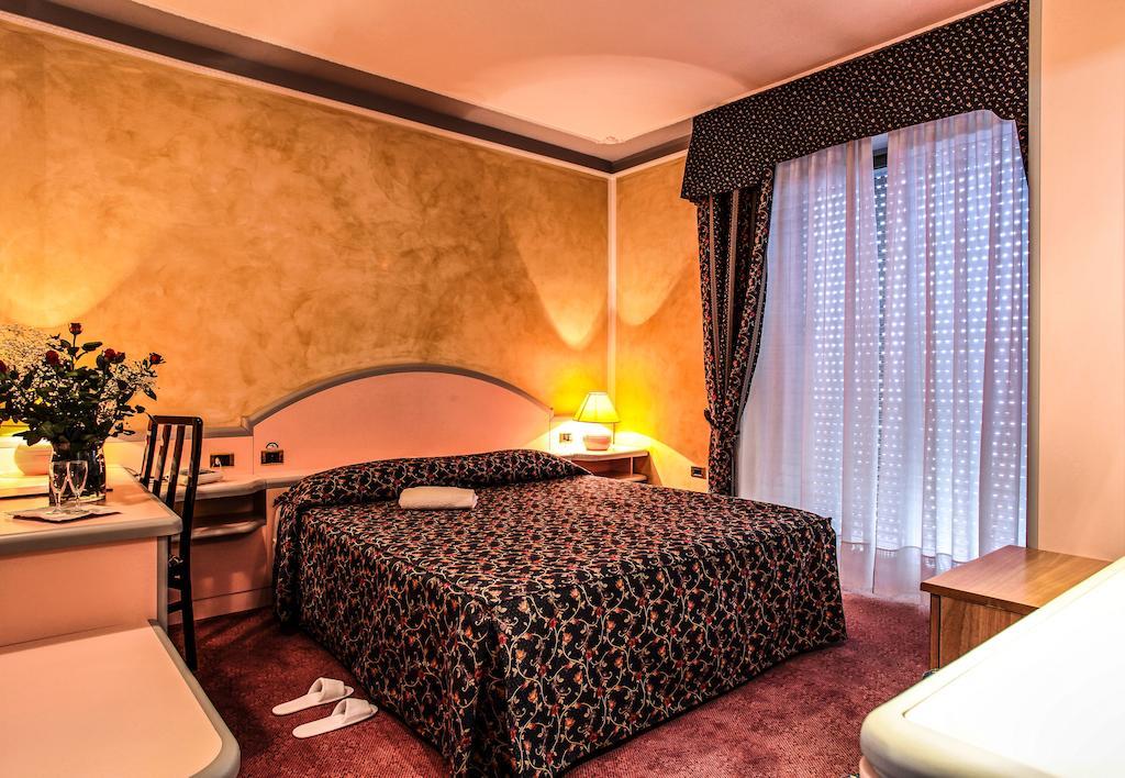 Hotel Grazia Deledda Σάσαρι Δωμάτιο φωτογραφία