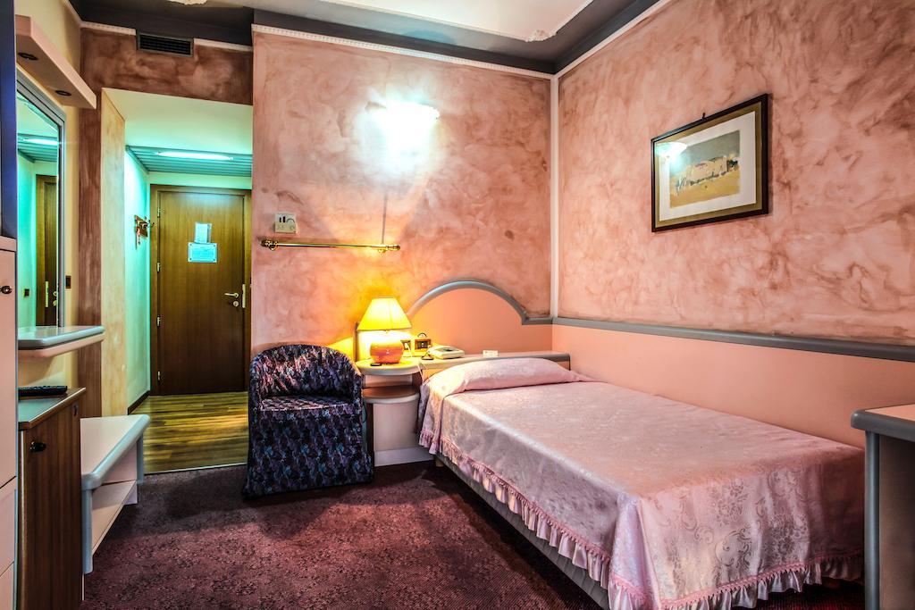 Hotel Grazia Deledda Σάσαρι Δωμάτιο φωτογραφία