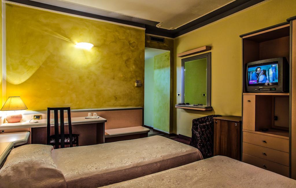Hotel Grazia Deledda Σάσαρι Δωμάτιο φωτογραφία